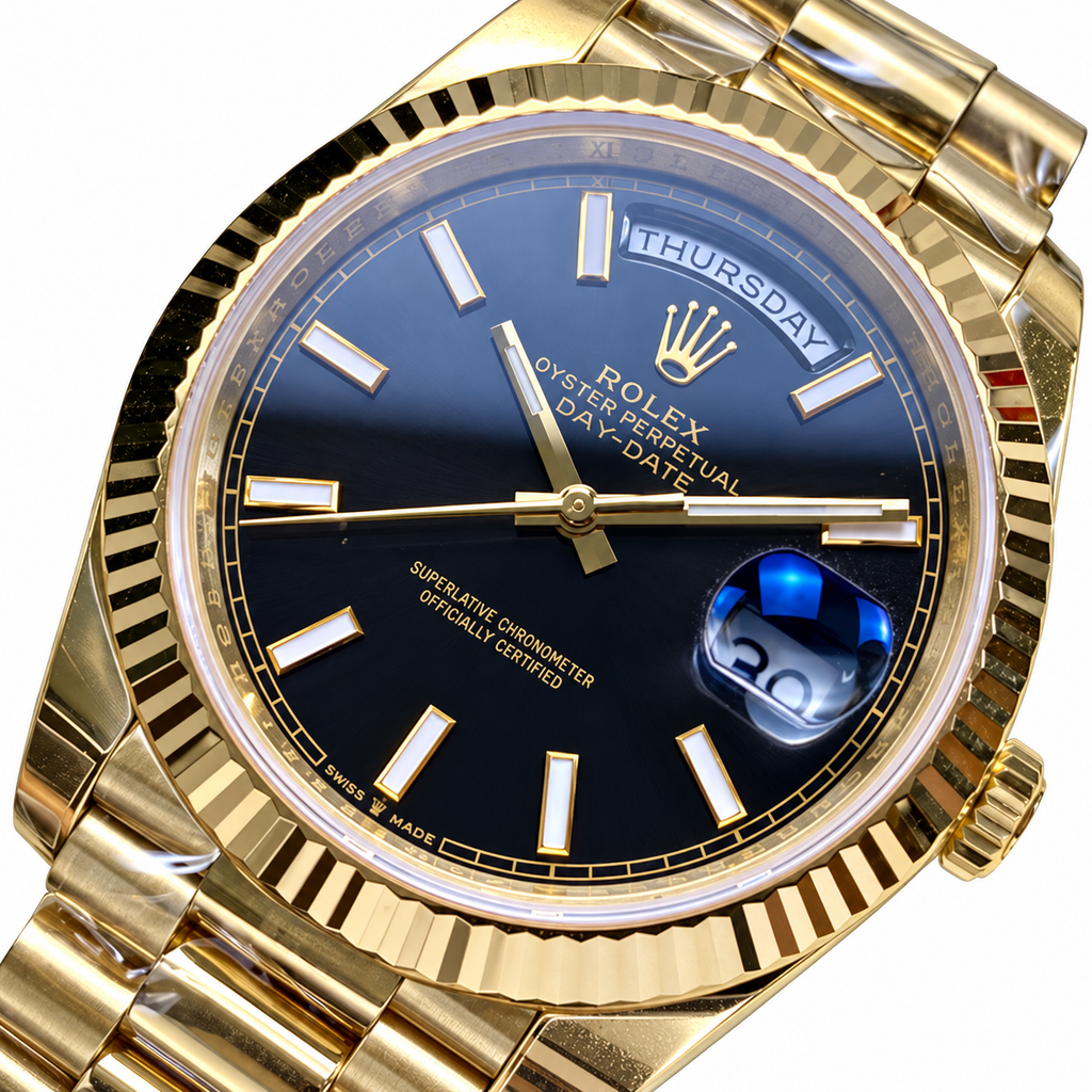 Rolex Submariner – 40mm Automatic Dive Watch